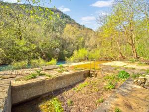 Maisons de vacances Charming Retreat by Vis River, France, cleaning included : photos des chambres