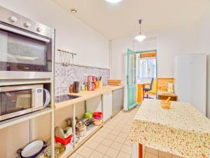 Maisons de vacances Charming Retreat by Vis River, France, cleaning included : photos des chambres