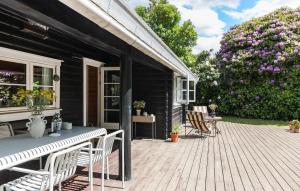 3 Bedroom Beautiful Home In Hornbæk