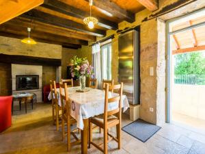 Maisons de vacances Holiday Home in Themines with Private Pool, cleaning included : photos des chambres