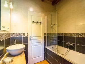 Maisons de vacances Holiday Home in Themines with Private Pool, cleaning included : photos des chambres