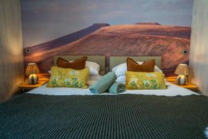 Thyme Lodge 2BR with Hot Tub and Sauna near Black Mountain