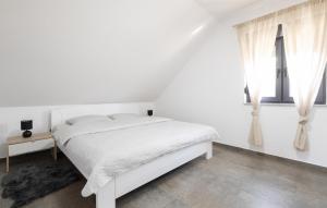 2 Bedroom Cozy Home In Vukovar