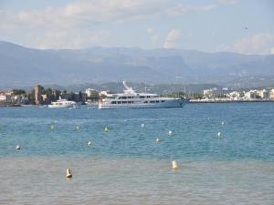 Villas Villa in Montauroux with Pool and Hill Views, cleaning included : photos des chambres