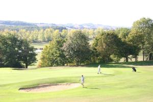 Maisons de vacances Cottage in Pyrenees with Pool & Golf, cleaning included : photos des chambres