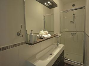 Villas Villa in Vidauban with Heated Pool near Beaches, cleaning included : photos des chambres