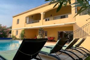 Villas Villa in Vidauban with Heated Pool near Beaches, cleaning included : photos des chambres