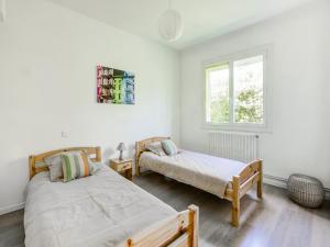 Maisons de vacances Holiday Home in Barry-d-Islemade with Pool, cleaning included : photos des chambres