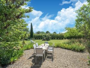Maisons de vacances Holiday Home in Cazouls with Pool & Vineyards, cleaning included : photos des chambres