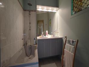 Maisons de vacances Holiday Home in Cazouls with Pool & Vineyards, cleaning included : photos des chambres