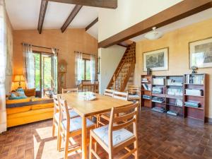 Holiday Home in Cazouls with Pool & Vineyards, cleaning included