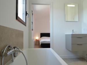 Villas Villa in Malaucene with Private Pool, cleaning included : photos des chambres