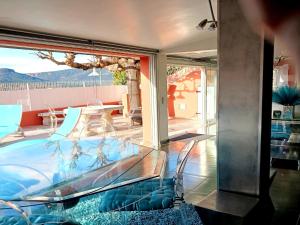 Maisons de vacances Village House in France with Private Pool, cleaning included : photos des chambres