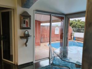 Maisons de vacances Village House in France with Private Pool, cleaning included : photos des chambres