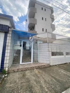 Canto forte- Suíte cvaranda - até 5 hóspedes- garagem - WI FI e 200 metros da Praia, 50 metros da Av Gastronômica da PG