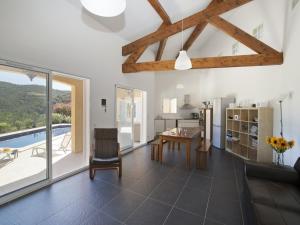 Villas Villa in Roquebrun with swimming pool, cleaning included : photos des chambres