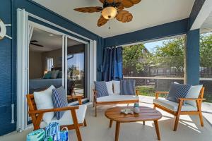 Sunny 4BR with Screened in Pool and Lanai