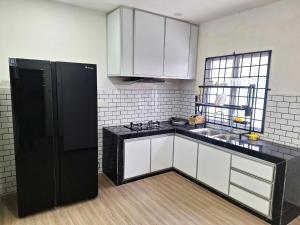 Zehra Villa Seri Iskandar with Private Pool