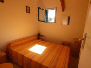 Maisons de vacances Maison bord de mer, 4 couchages, terrasse privee, a 50m de la plage ! - FR-1-364-104 : photos des chambres