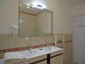 Villas Villa in Var with Hill Views & Pool, cleaning included : photos des chambres