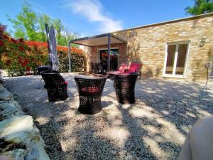 Villas Villa in Var with Hill Views & Pool, cleaning included : Villa 3 Chambres