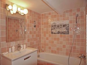 Villas Village House in Fayence with Castle Views, cleaning included : photos des chambres