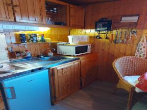 Chalets Chalet with Garden in Lotharingen, cleaning included : photos des chambres