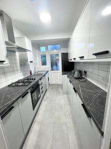 Spacious 3Bedroom for Central London with free Parking & private Garden