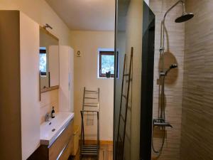 Maisons de vacances Holiday Home in Haute-Vienne near Nature Park, cleaning included : photos des chambres