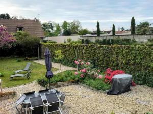Maisons de vacances Maison renovee avec jardin clos, proche du centre historique, ideale pour famille ou teletravail - FR-1-489-439 : photos des chambres