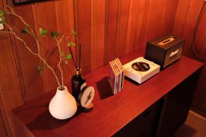 30pyeong private sensational accommodation spacious living room 2 minutes from Sinbang hwa Station kimpoairport near hong-dae