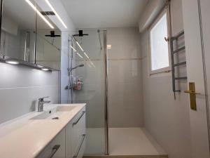 Appartements Appartement lumineux, proche plage, balcon, parking, WiFi - FR-1-239-962 : photos des chambres