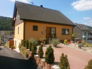 Holiday home with garden in Neumagen-Dhron, cleaning included