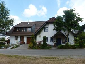 Apartment with private garden in Brachthausen, cleaning included