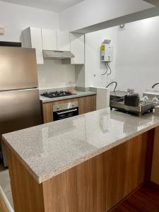 Depa en Av Javier Prado frente a San isi