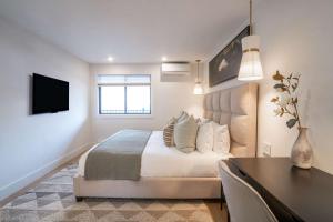 New Listing Renovated 2 BR Aspen Condo