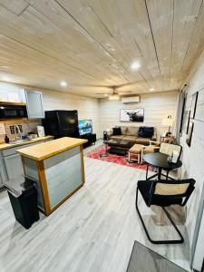 High Noon Hideout Tiny Home in Springtown TX