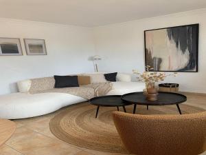South facing Villa with beautiful views, cleaning included