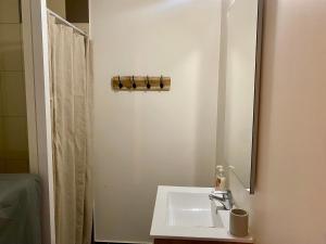 Appartements Formigueres - Appartement T2 Lumineux avec Terrasse, 3 Pers, Proche Pistes et Commerces - FR-1-758-29 : photos des chambres