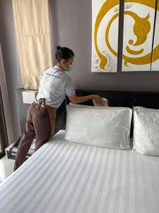 Beachfront Deluxe BR Infinity Pool Patong Phuket