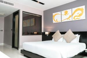 Beachfront Deluxe BR Infinity Pool Patong Phuket