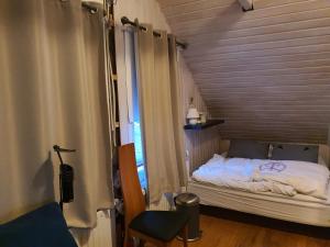 Bergvegur 7- Private family house renting out 1 bedroom second floor and shared bathroom first floor address Bergvegur 7 2 dogs in the house-NO KITCHEN INCLUDED- STAIRS- ALWAYS ADVICE ARRIVAL TIME THE LATEST 24 HOURS BEFORE ARRIVAL see text from host