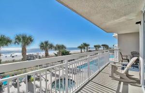 Oceanfront Crescent Shores Unit 106-Sleep12-4 bedrooms-6 beds-3 bathrooms
