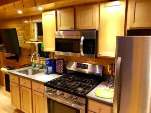 Tiny House Bliss on Brew Ridge Trail. Wintergreen