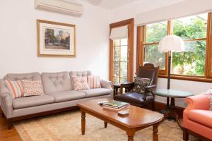 Eumbar on Byng - Heritage Home in CBD Sleeps 8