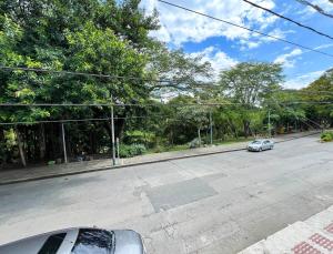 CASA FAMILAR frente al parque