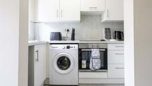 2 BDR House By Caledonia Luxe Stays Short Lets & Serviced Accommodation Glasgow