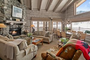 Pine Inn At Trails End - Three Bedroom W Spa #6