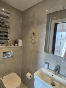 Stylish Three Bedroom Ensuite Duplex Apartment in West Hampstead