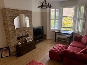 Pretty period property sleeps 4 guests with shared garden